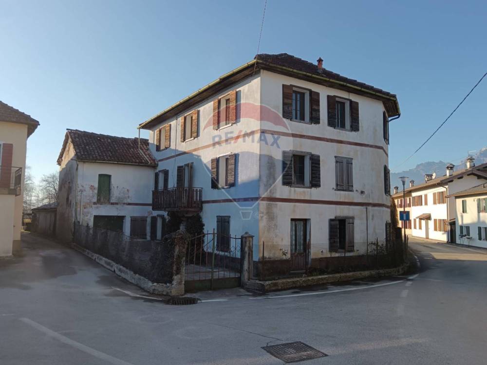 casa indipendente in vendita a Borgo Valbelluna in zona Pialdier