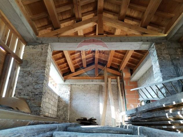 casa indipendente in vendita a Borgo Valbelluna in zona Canai