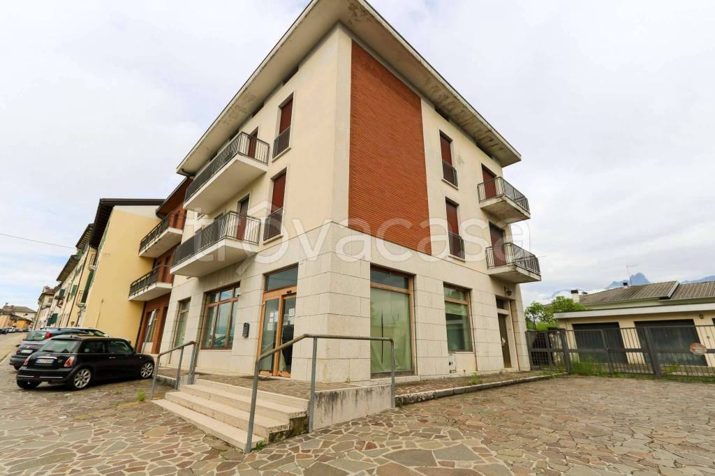 negozio in vendita a Borgo Valbelluna in zona Mel