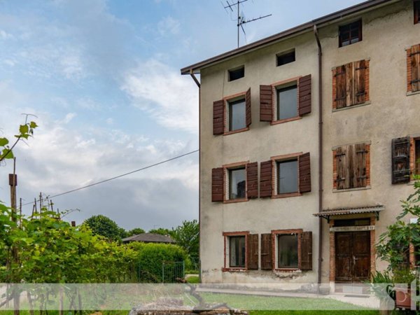 casa indipendente in vendita a Borgo Valbelluna in zona Lentiai