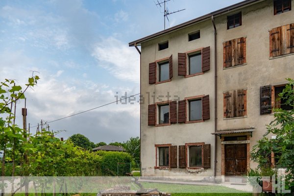 casa semindipendente in vendita a Borgo Valbelluna in zona Lentiai