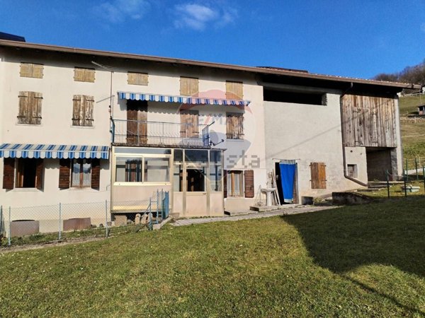 casa indipendente in vendita a Borgo Valbelluna in zona Canai