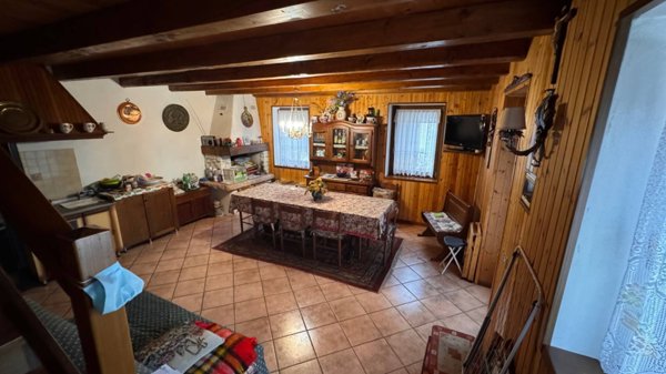 casa indipendente in vendita a Borgo Valbelluna in zona Canai