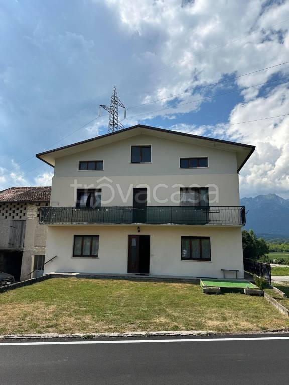 casa indipendente in vendita a Borgo Valbelluna in zona Lentiai