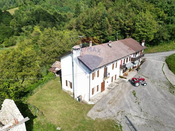 casa indipendente in vendita a Borgo Valbelluna in zona Lentiai