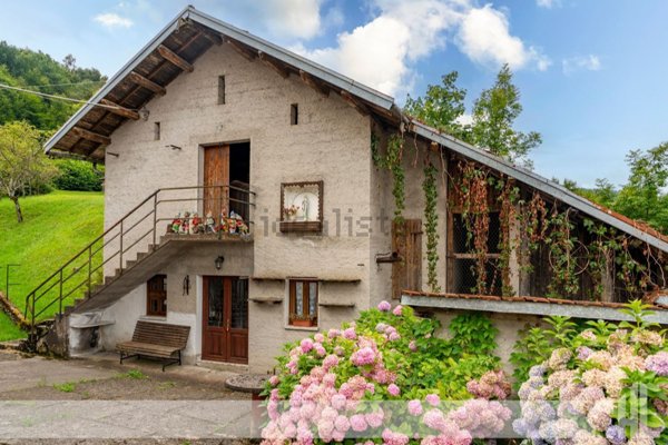casa indipendente in vendita a Borgo Valbelluna in zona Campedei