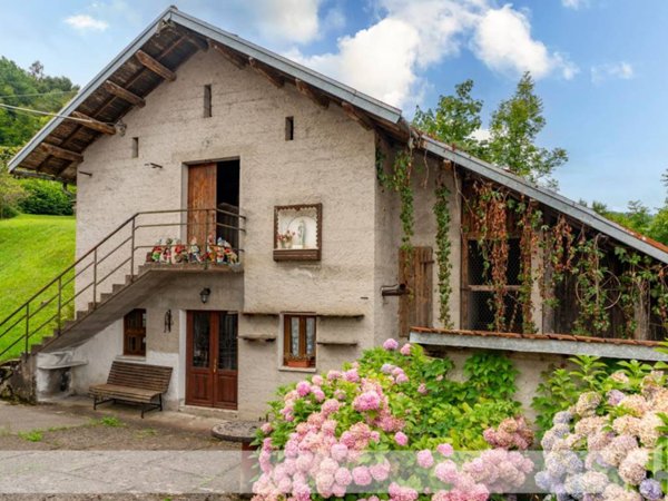 casa indipendente in vendita a Borgo Valbelluna in zona Campedei