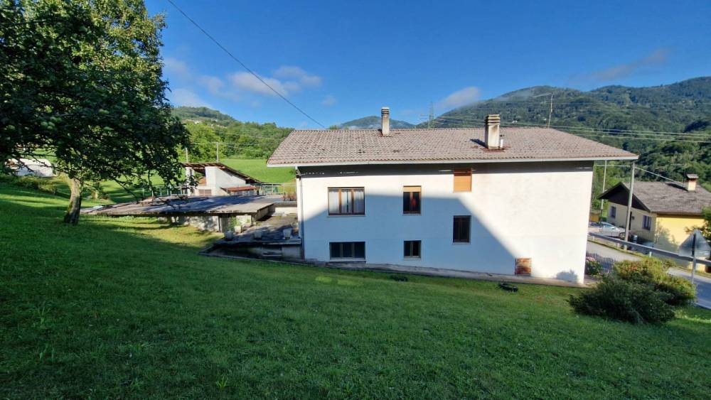 casa indipendente in vendita a Borgo Valbelluna in zona Confos