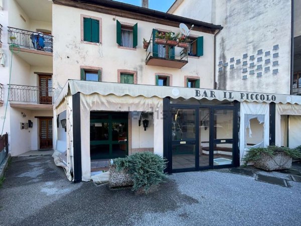 locale commerciale in vendita a Borgo Valbelluna in zona Corte