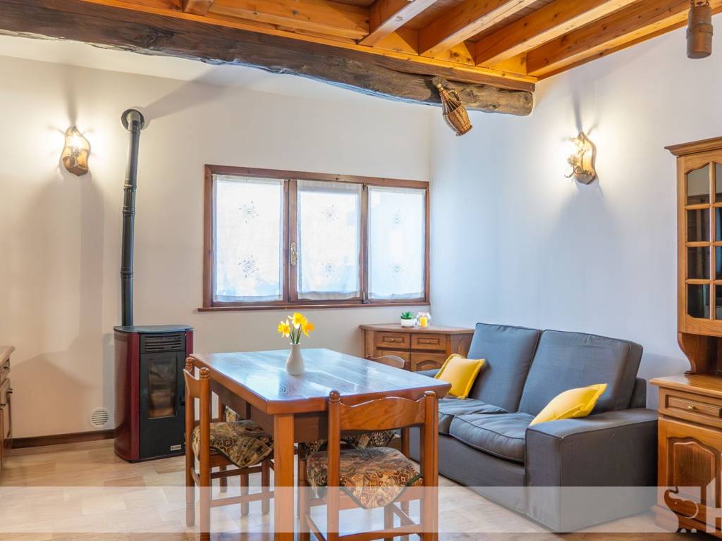 casa indipendente in vendita a Borgo Valbelluna in zona Lentiai