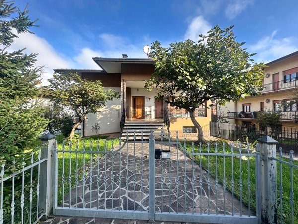 casa indipendente in vendita a Borgo Valbelluna in zona Lentiai