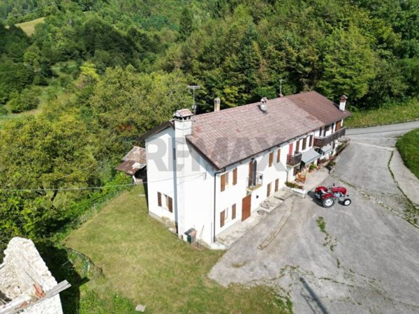 casa indipendente in vendita a Borgo Valbelluna in zona Stabie