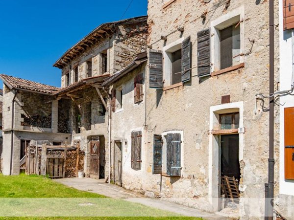 casa indipendente in vendita a Borgo Valbelluna in zona Mel