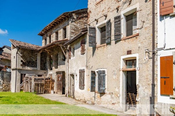 casa indipendente in vendita a Borgo Valbelluna in zona Mel