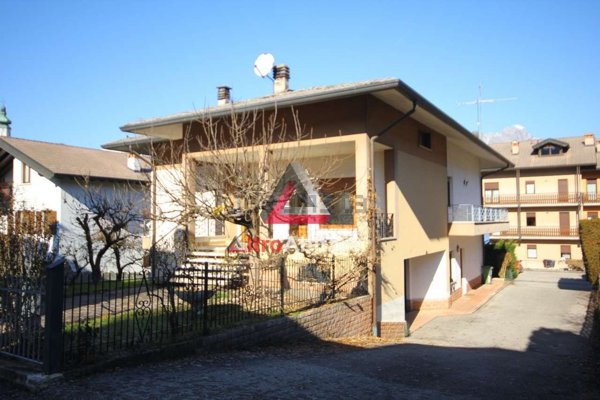 casa indipendente in vendita a Borgo Valbelluna in zona Lentiai