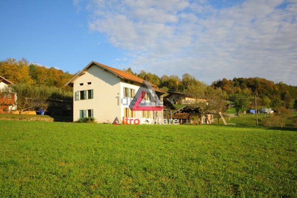 casa indipendente in vendita a Borgo Valbelluna in zona Mel