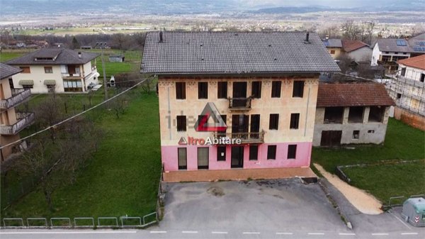casa indipendente in vendita a Borgo Valbelluna in zona Pellegai