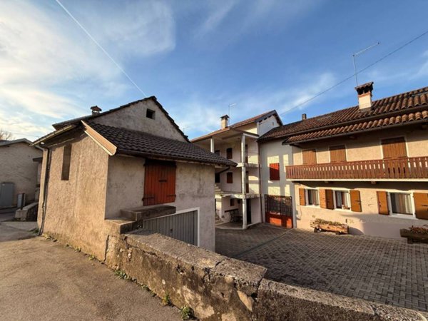 casa indipendente in vendita a Borgo Valbelluna in zona Mel