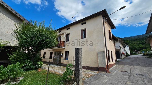 casa indipendente in vendita a Borgo Valbelluna in zona Ronchena