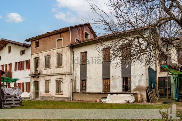 casa indipendente in vendita a Borgo Valbelluna in zona Cavassico Inferiore