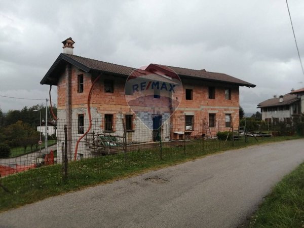 casa indipendente in vendita a Borgo Valbelluna in zona Lentiai