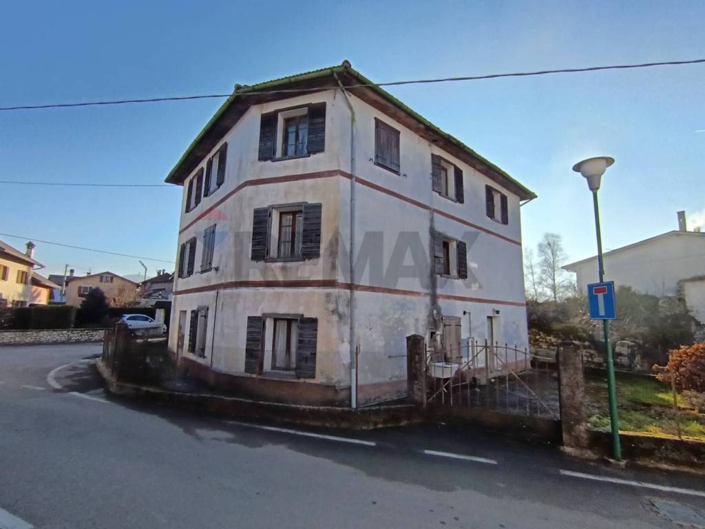 casa indipendente in vendita a Borgo Valbelluna in zona Pialdier