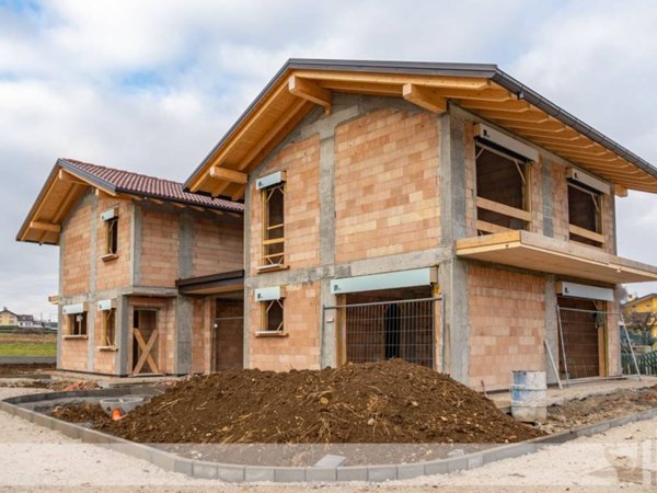 casa indipendente in vendita a Borgo Valbelluna in zona Campo