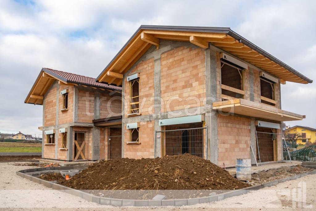 casa indipendente in vendita a Borgo Valbelluna in zona Mel