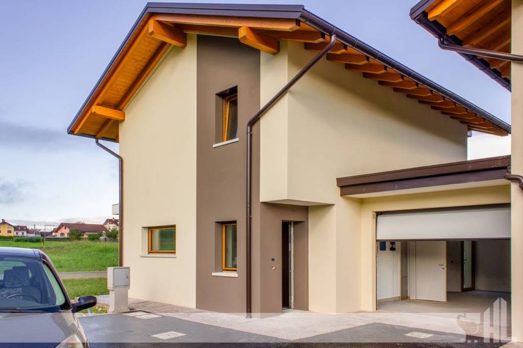casa indipendente in vendita a Borgo Valbelluna in zona Villa di Villa