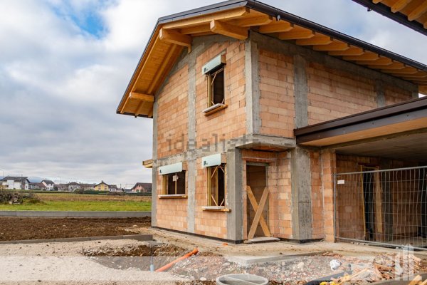 casa indipendente in vendita a Borgo Valbelluna in zona -Rive di Villa