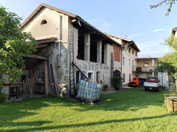 casa indipendente in vendita a Borgo Valbelluna in zona Farra
