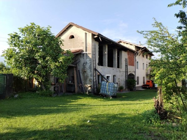 casa indipendente in vendita a Borgo Valbelluna in zona Farra