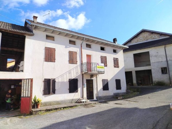 casa indipendente in vendita a Borgo Valbelluna in zona Carve