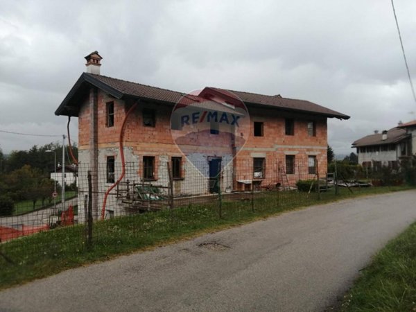 casa indipendente in vendita a Borgo Valbelluna in zona Lentiai