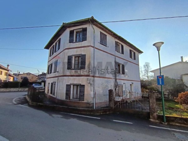 casa indipendente in vendita a Borgo Valbelluna in zona Pialdier