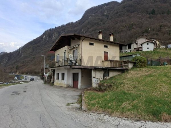 casa indipendente in vendita a Borgo Valbelluna in zona Marziai