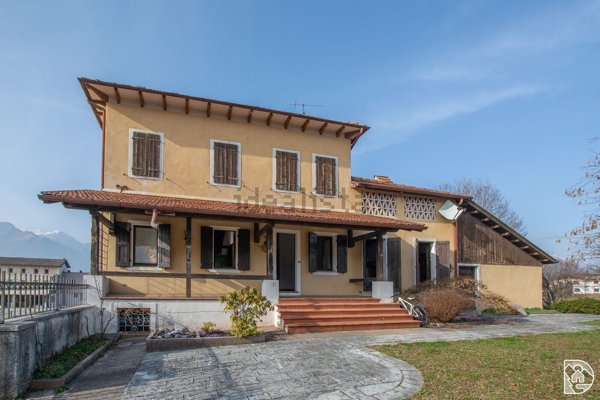 casa indipendente in vendita a Borgo Valbelluna in zona Lentiai