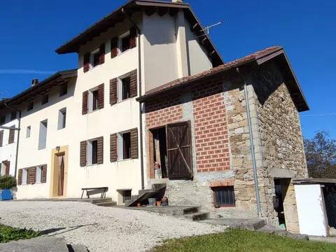 casa indipendente in vendita a Borgo Valbelluna in zona Mel