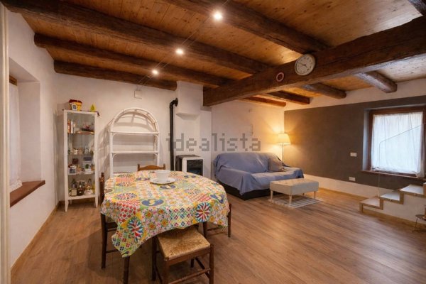 casa indipendente in vendita a Borgo Valbelluna in zona Mel