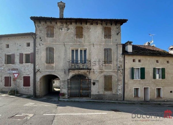 casa indipendente in vendita a Borgo Valbelluna in zona Villa di Villa