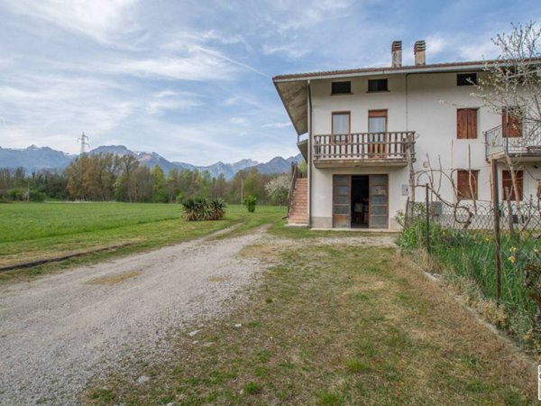 casa indipendente in vendita a Borgo Valbelluna in zona Villapiana