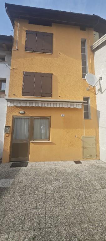 casa indipendente in vendita a Borgo Valbelluna in zona Villa di Villa