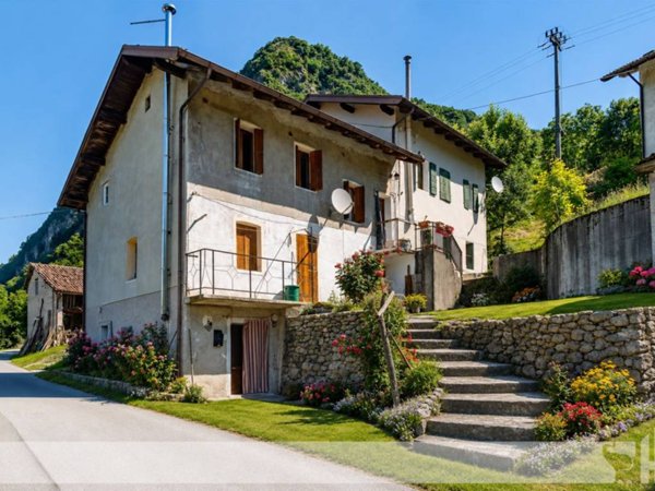 casa indipendente in vendita a Borgo Valbelluna in zona Marziai