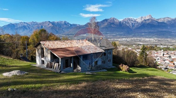 casa indipendente in vendita a Borgo Valbelluna in zona Villa di Villa