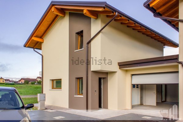 casa indipendente in vendita a Borgo Valbelluna in zona Villa di Villa
