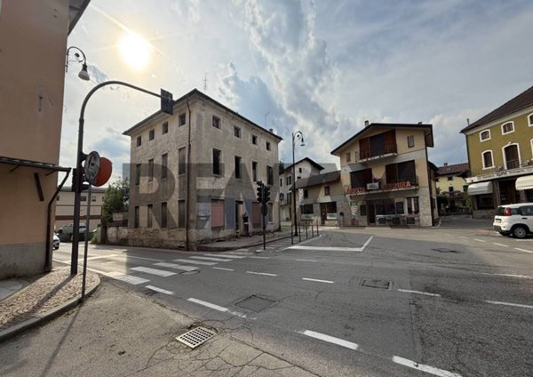 casa indipendente in vendita a Borgo Valbelluna in zona Trichiana
