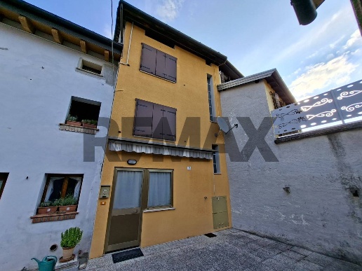 casa indipendente in vendita a Borgo Valbelluna in zona Villa di Villa