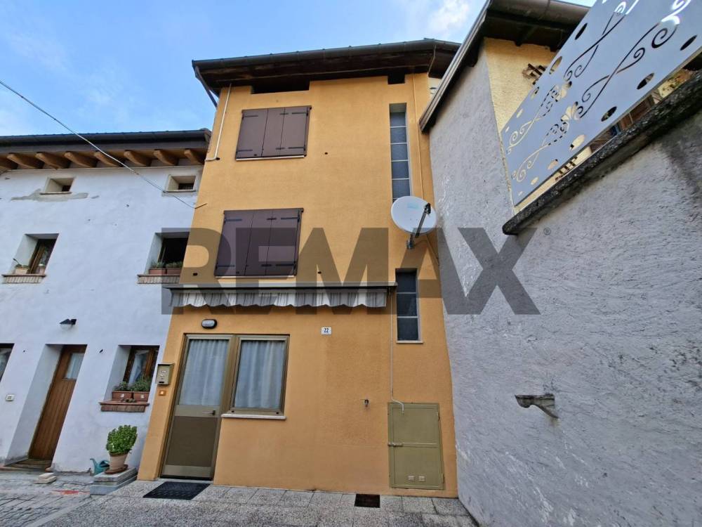 casa indipendente in vendita a Borgo Valbelluna in zona Villa di Villa