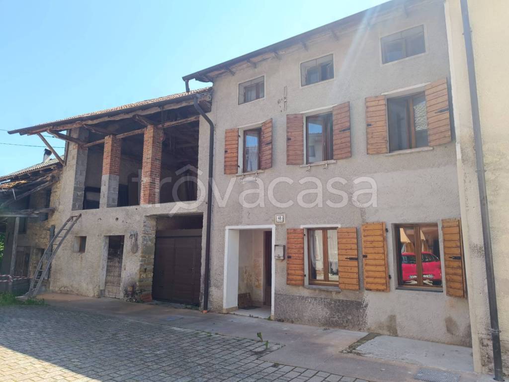 casa indipendente in vendita a Borgo Valbelluna in zona Pellegai