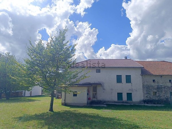 casa indipendente in vendita a Borgo Valbelluna in zona Campedei